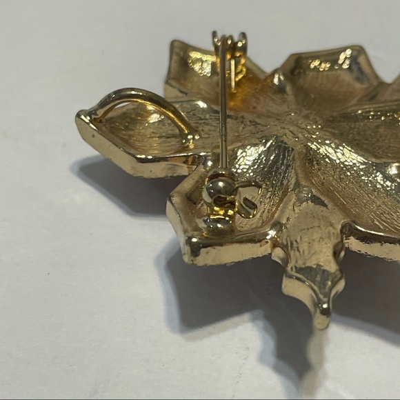 Poinsettia rhinestone encrusted pin pendant enamel Christmas flower - Picture 3 of 7